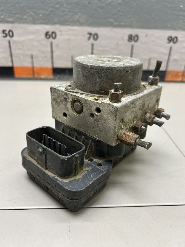 Блок ABS (насос) Toyota