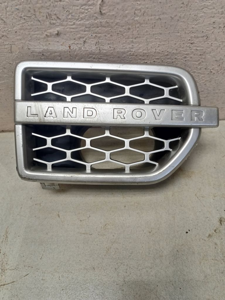 Накладка переднего крыла правого Land Rover