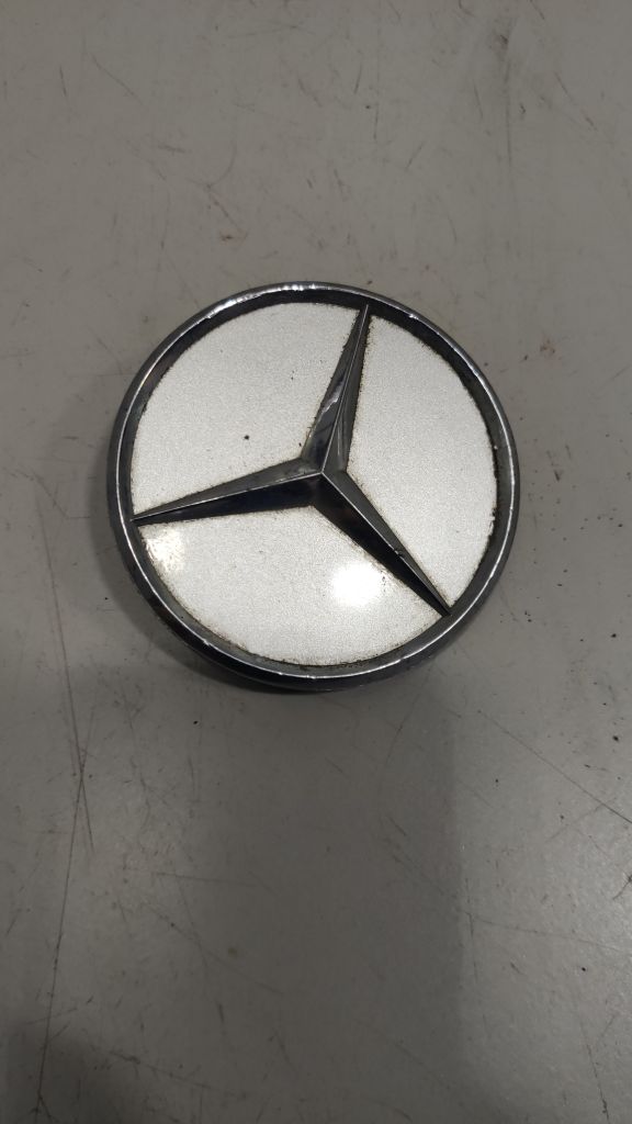 Колпачок литого диска Mercedes