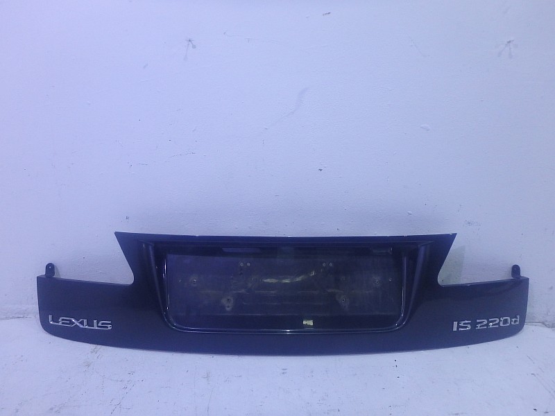 Накладка крышки багажника Lexus