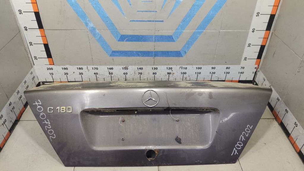 Крышка багажника Mercedes