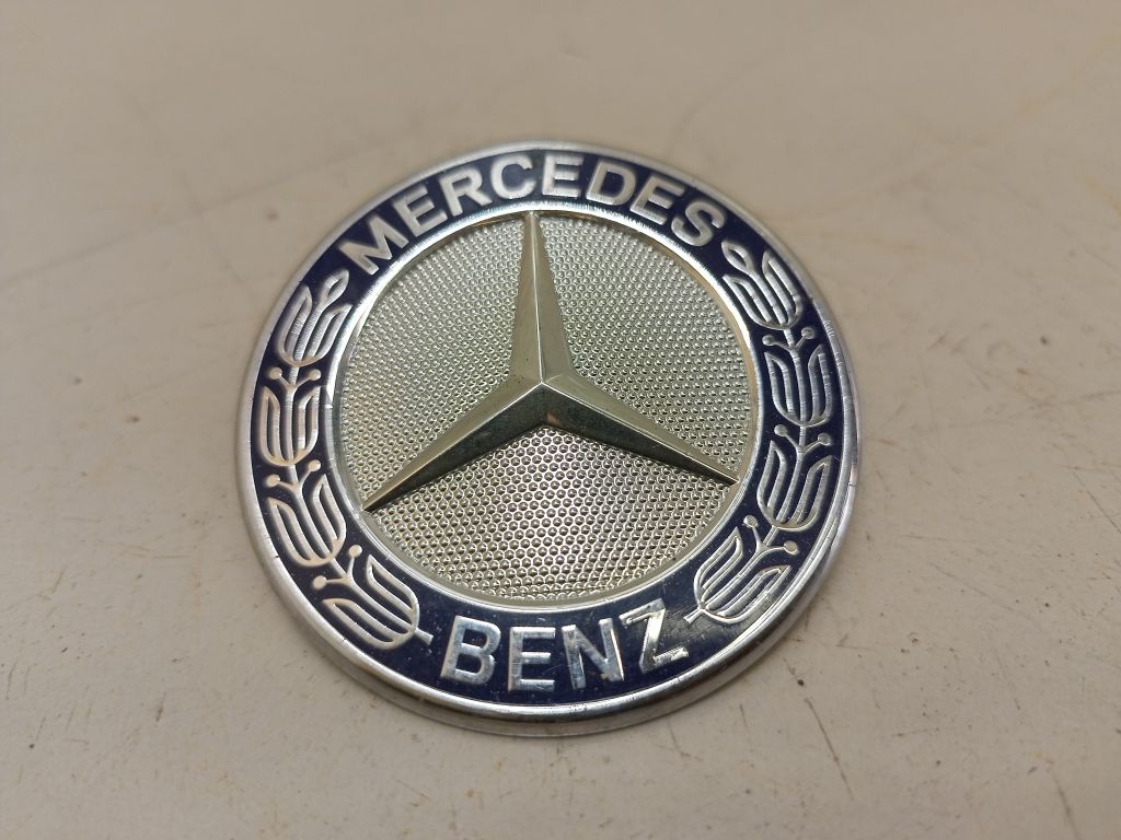 Эмблема Mercedes