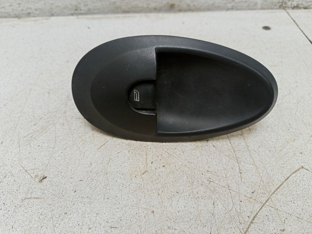 Кнопка стеклоподъемника Iveco