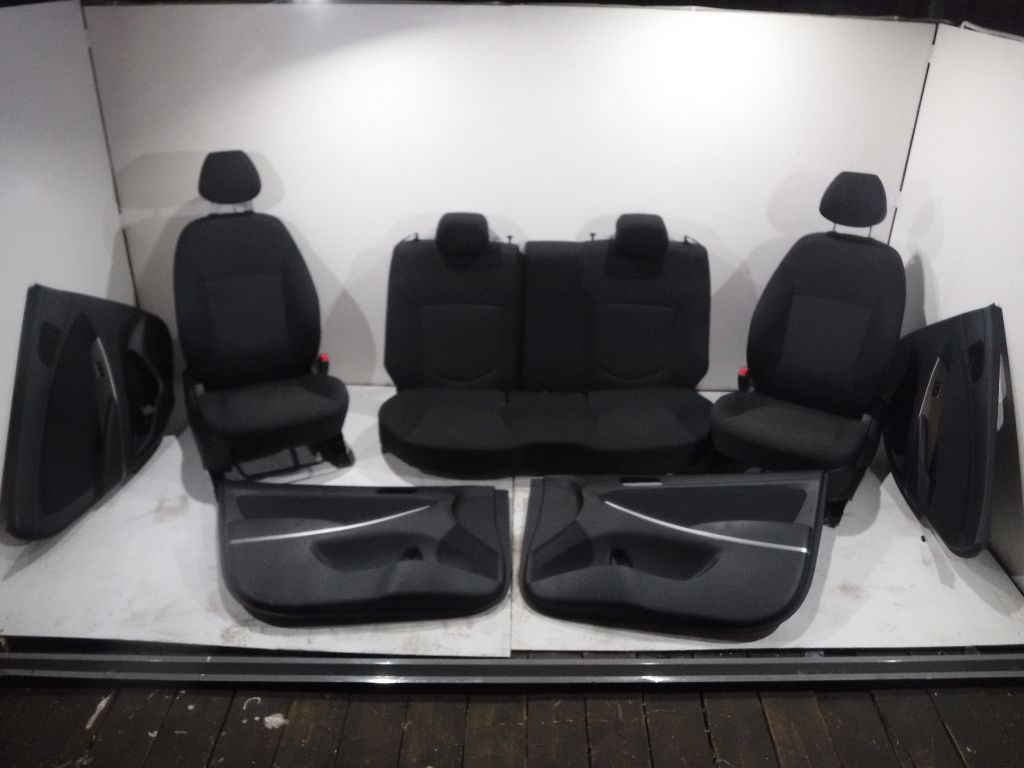 Салон (сиденья, обшивки дверей) Hyundai