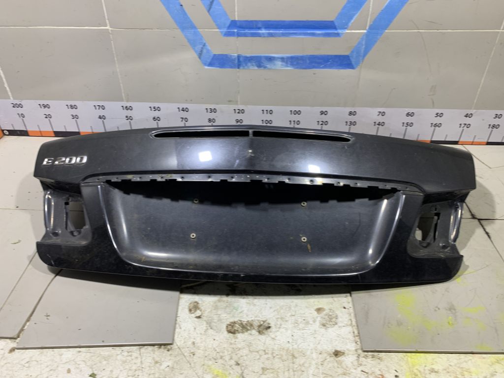 Крышка багажника Mercedes