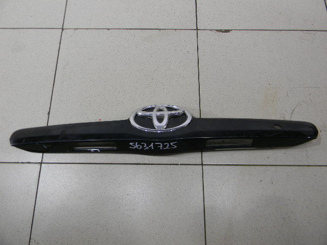 Накладка крышки багажника Toyota