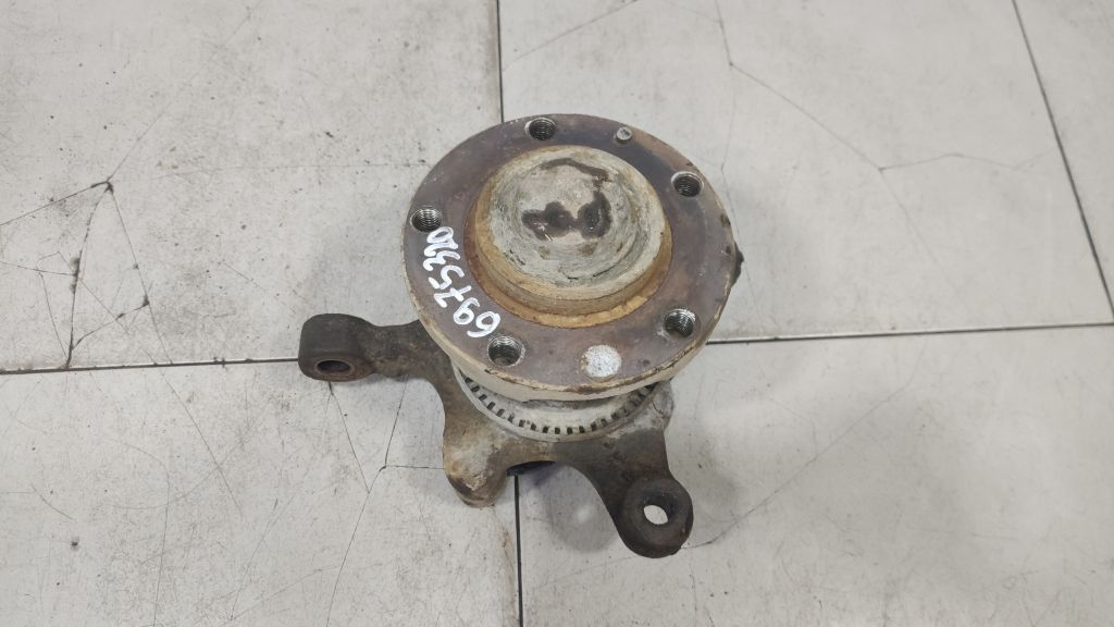 Кулак передний правый Volkswagen