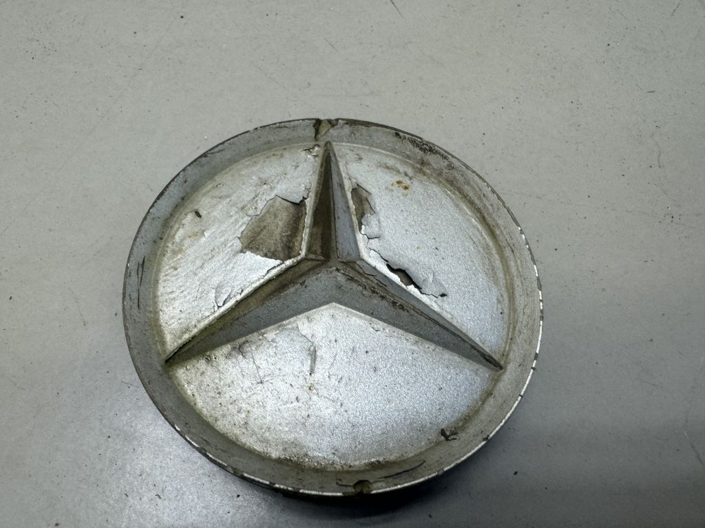 Колпачок литого диска Mercedes