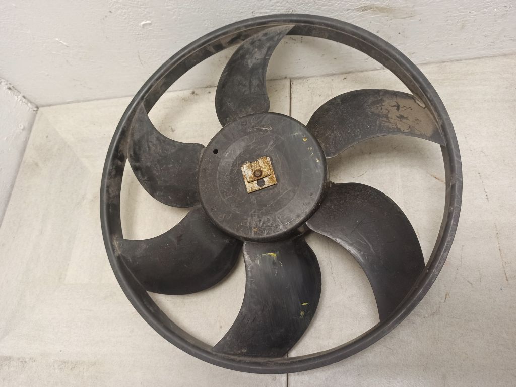 Моторчик вентилятора радиатора Nissan
