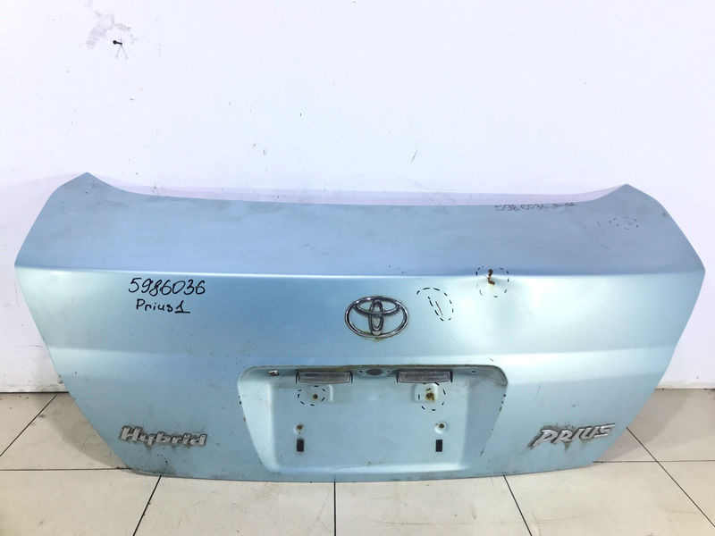 Крышка багажника Toyota