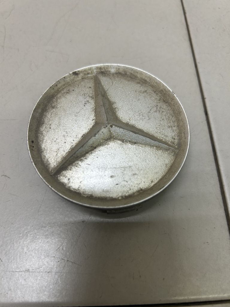 Колпачок литого диска Mercedes