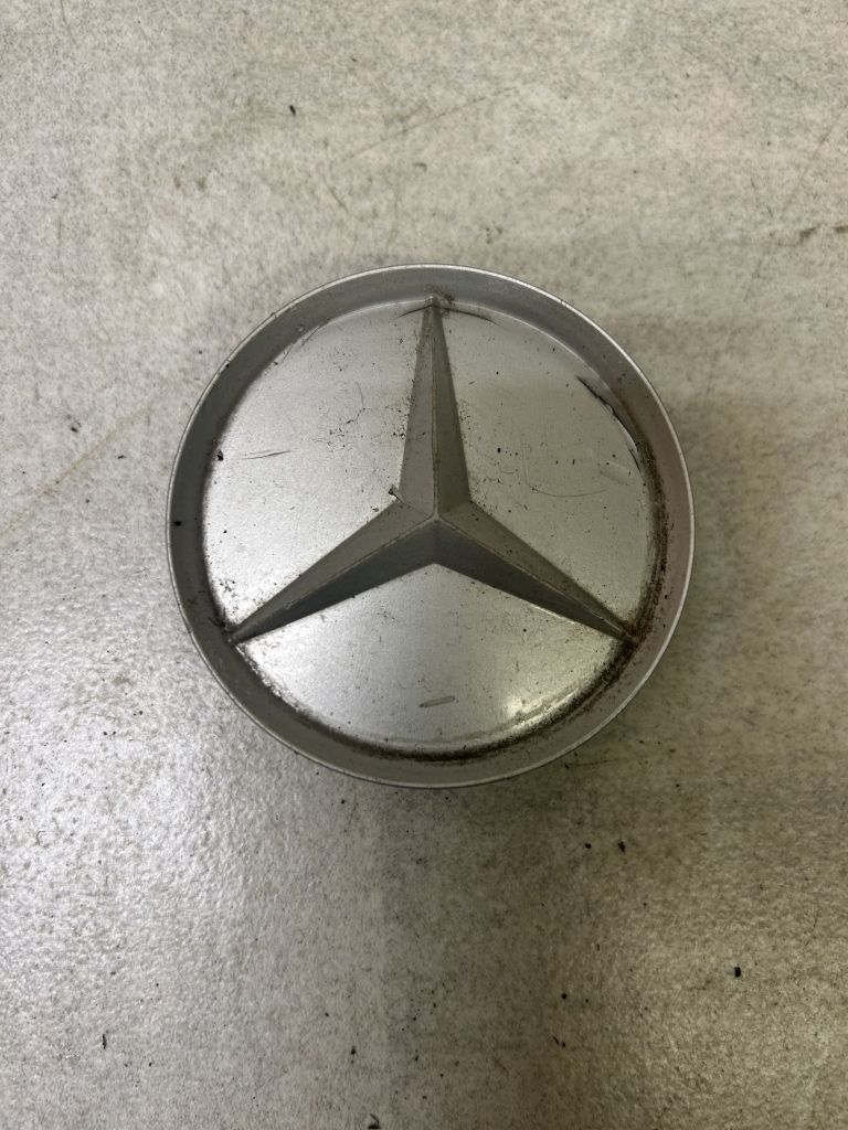 Колпачок литого диска Mercedes