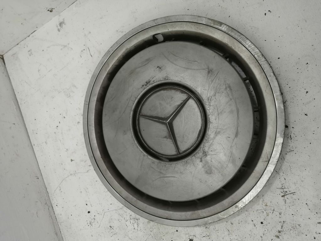 Колпак стального диска Mercedes