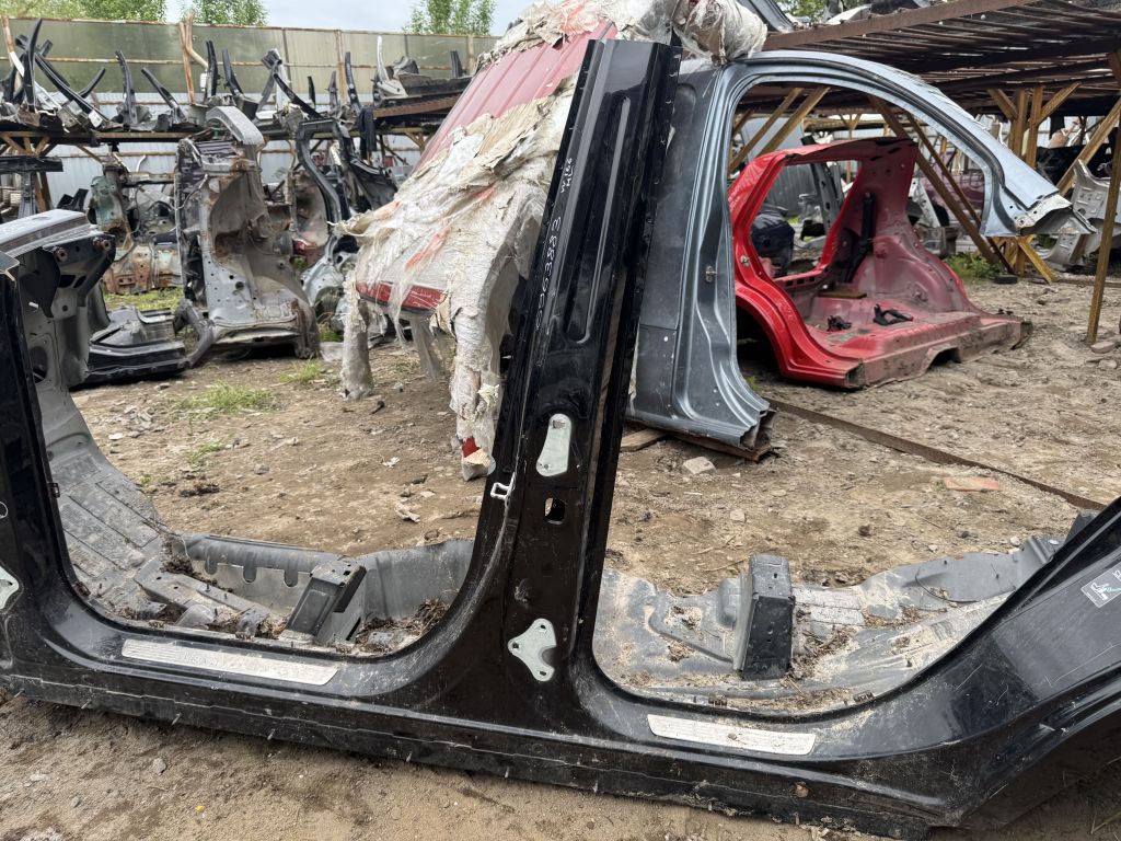 Порог левый Mercedes