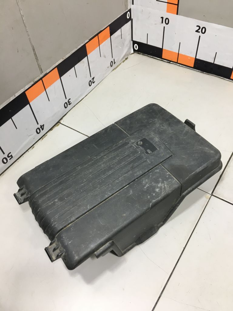 Крышка АКБ 