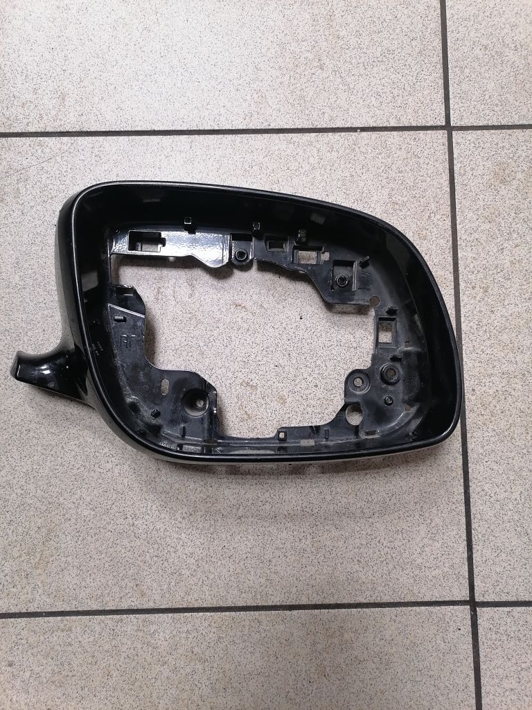 Накладка зеркала правого Kia