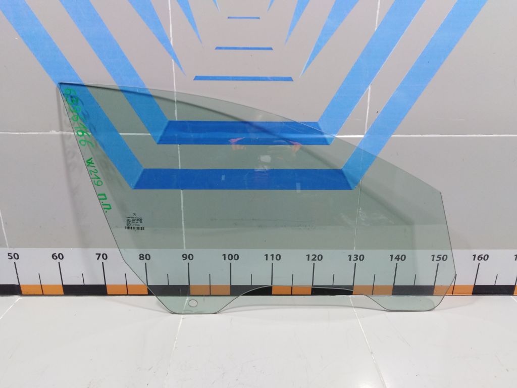 Стекло передней правой двери Mercedes