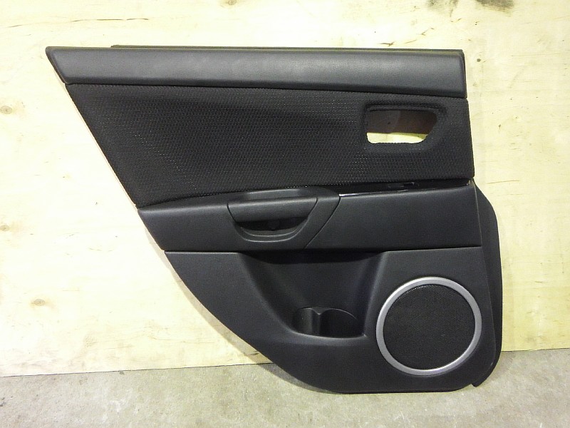 Обшивка (дверная карта) двери задней левой Mazda