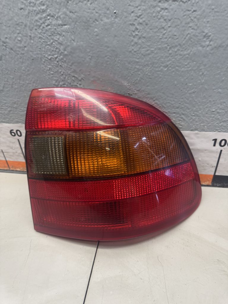 Фонарь задний правый Opel