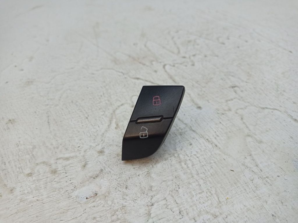 Кнопка центрального замка Audi