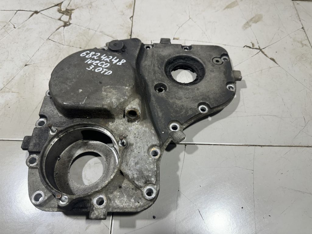 Крышка двигателя передняя Iveco