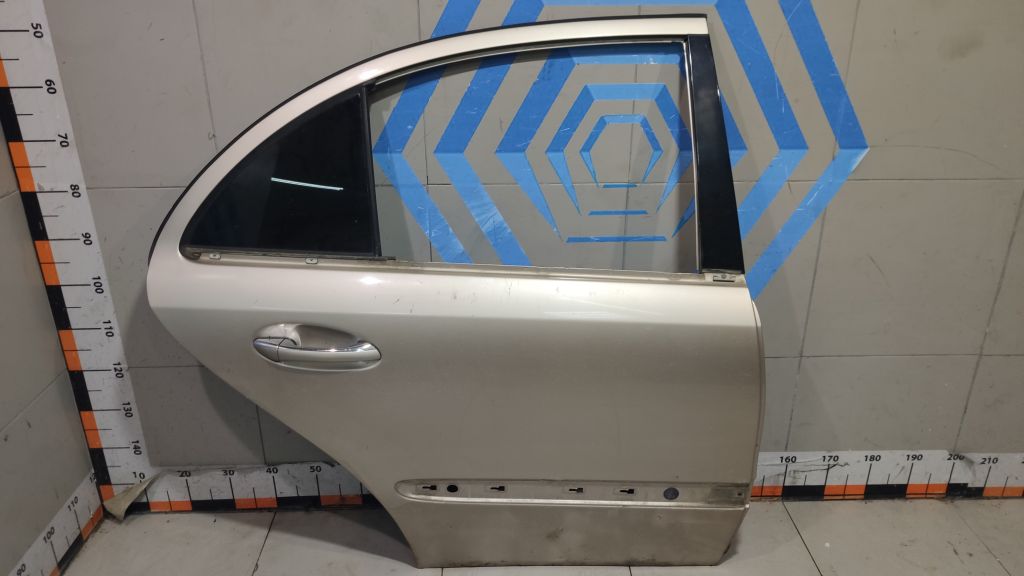 Дверь задняя правая Mercedes