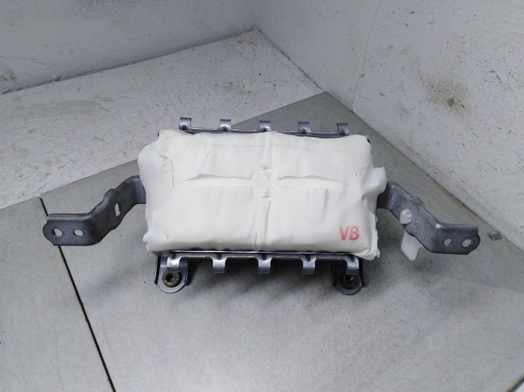 Подушка безопасности в торпеду Toyota