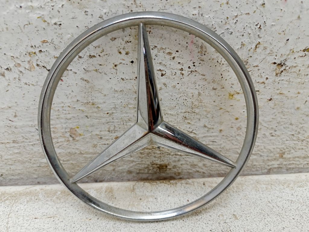 Эмблема Mercedes