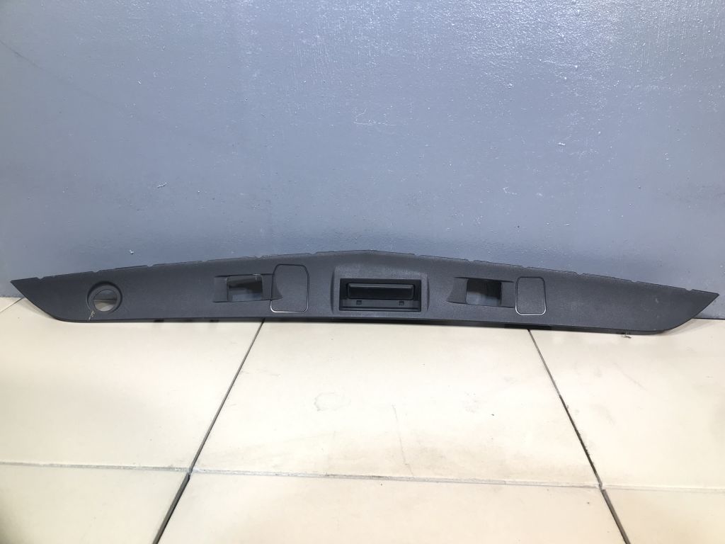 Накладка крышки багажника Mercedes