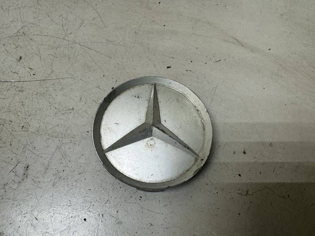 Колпачок литого диска Mercedes