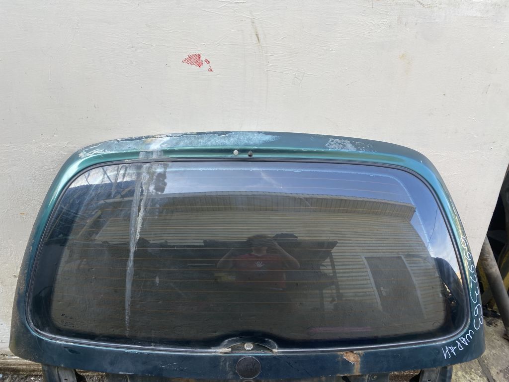 Стекло двери багажника Volkswagen
