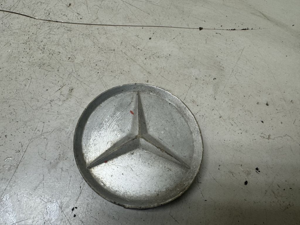 Колпачок литого диска Mercedes