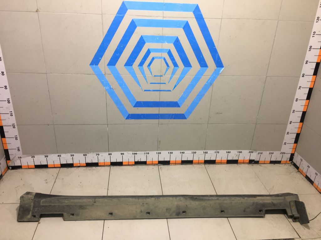 Накладка на левый порог 