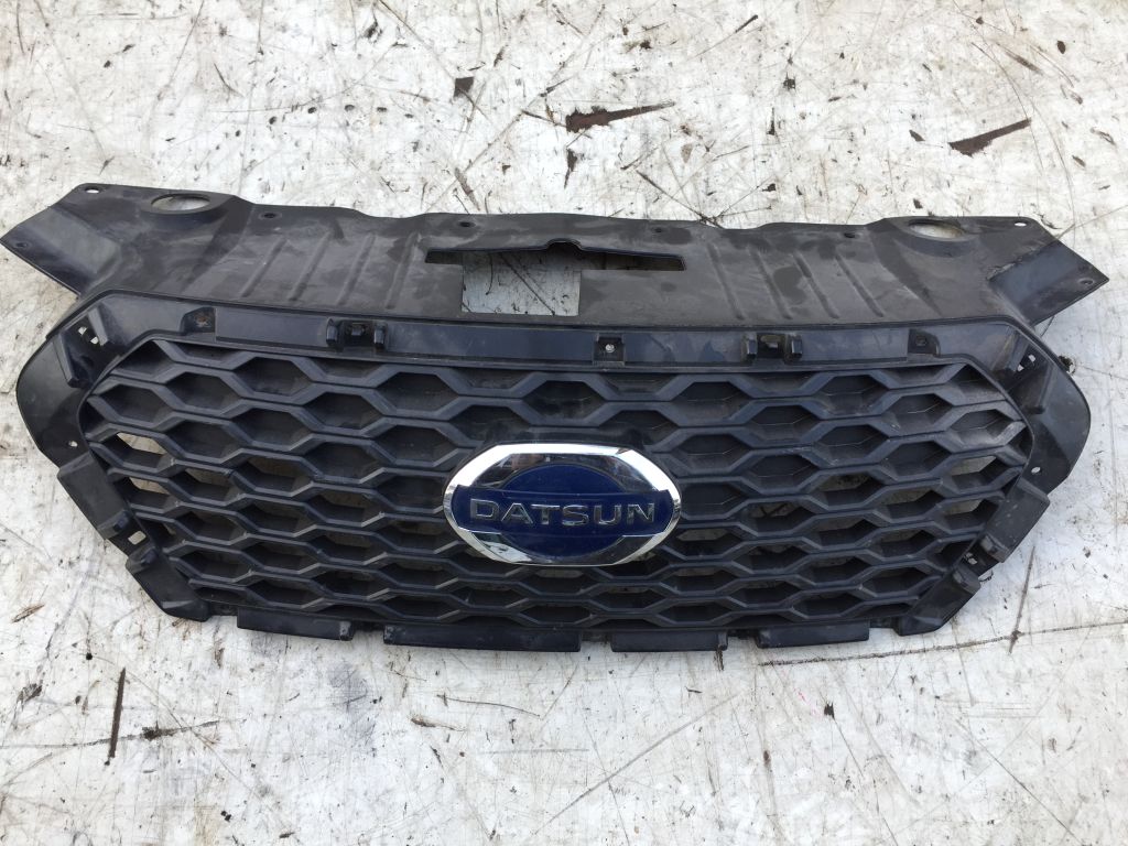 Решетка радиатора Datsun