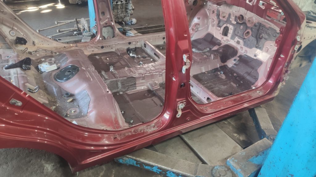 Порог правый Kia