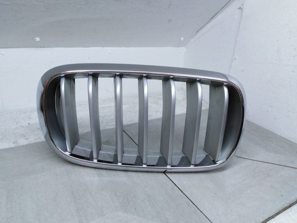 Решетка радиатора BMW