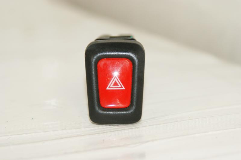 Кнопка аварийной сигнализации Nissan
