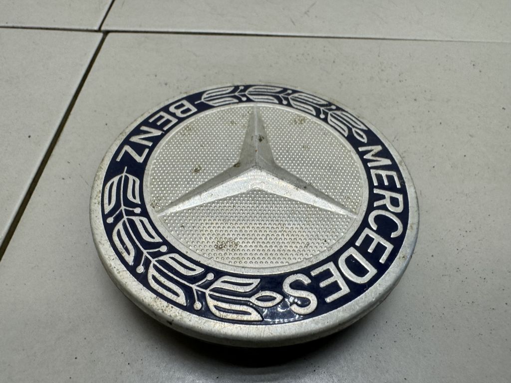 Колпачок литого диска Mercedes