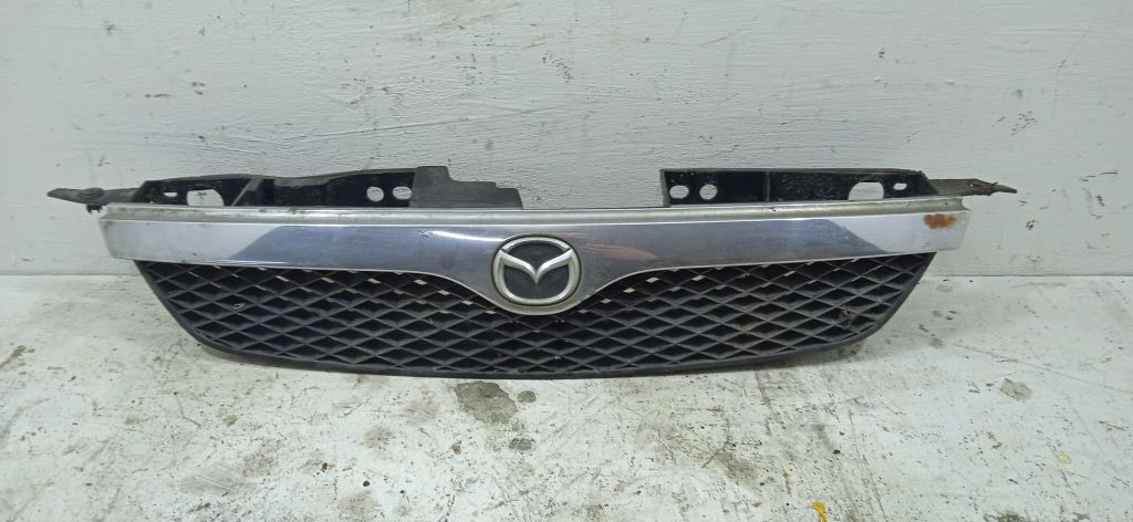 Решетка радиатора Mazda