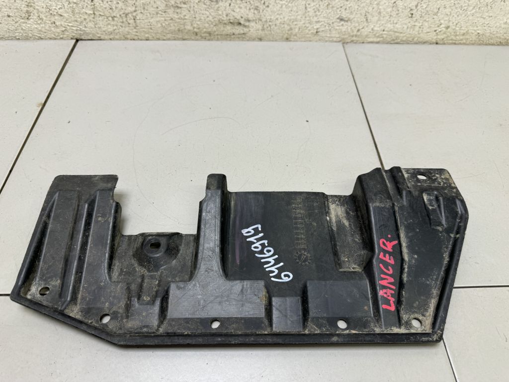 Пыльник бензобака Mitsubishi