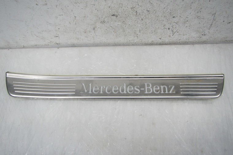 Накладка на порог внутренняя Mercedes