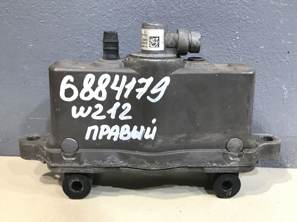 Пиропатрон капота Mercedes