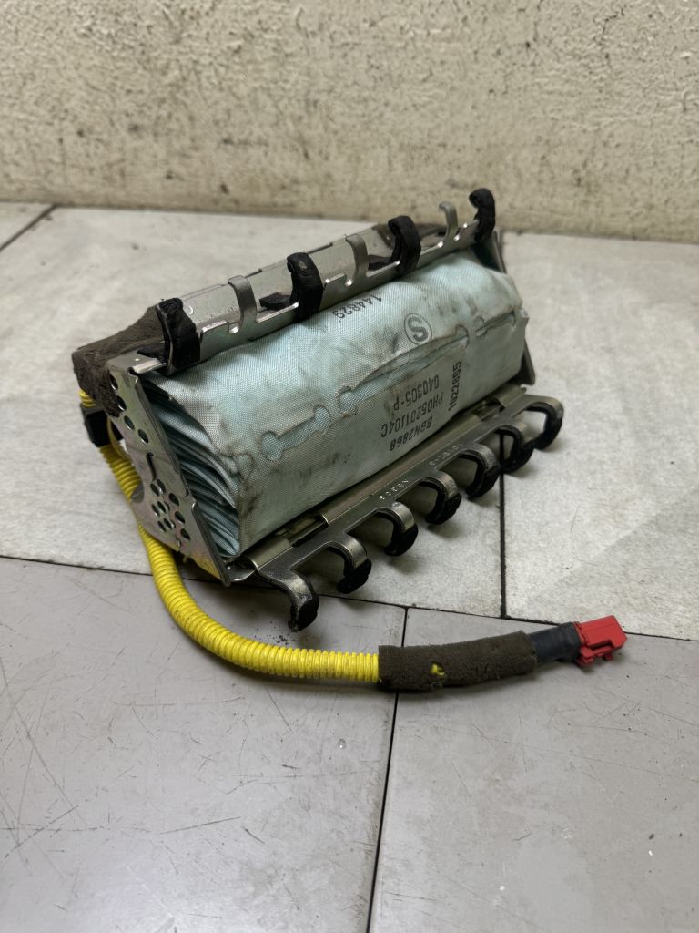 Подушка безопасности в торпеду Mitsubishi