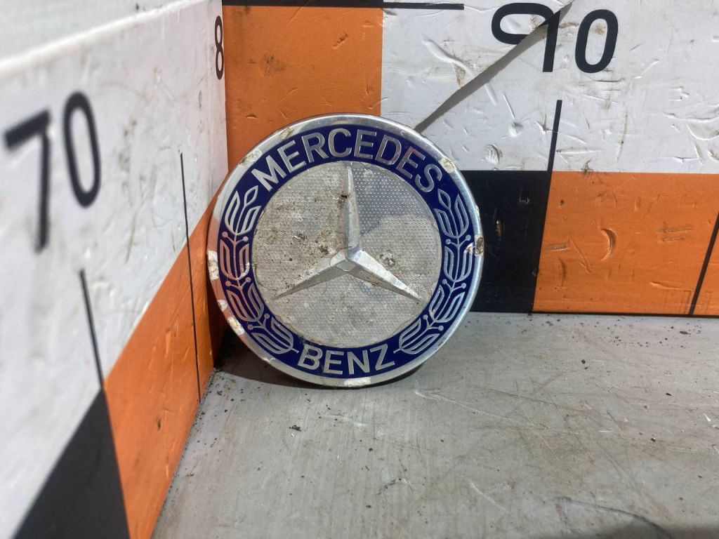 Колпачок литого диска Mercedes