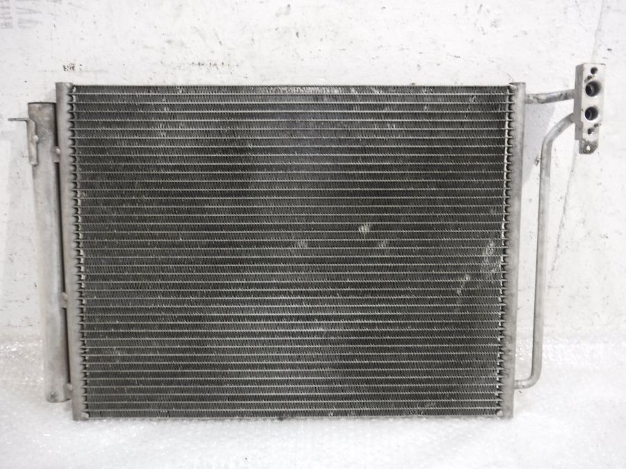 Радиатор кондиционера BMW