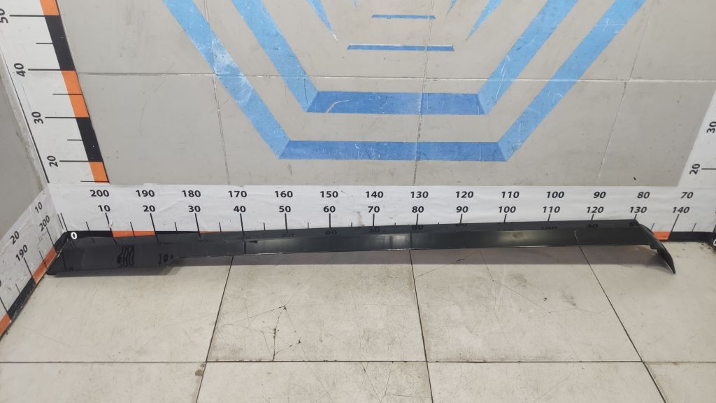 Молдинг заднего правого крыла 