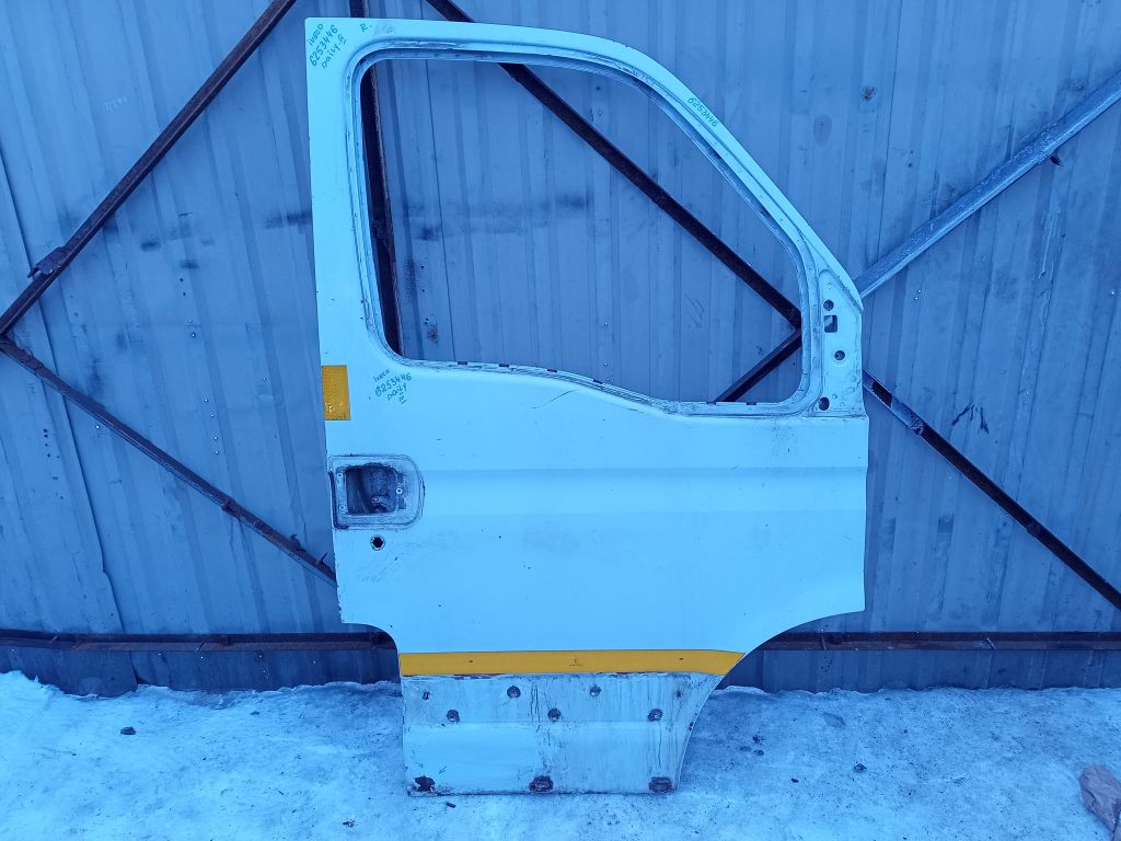 Дверь передняя правая Iveco