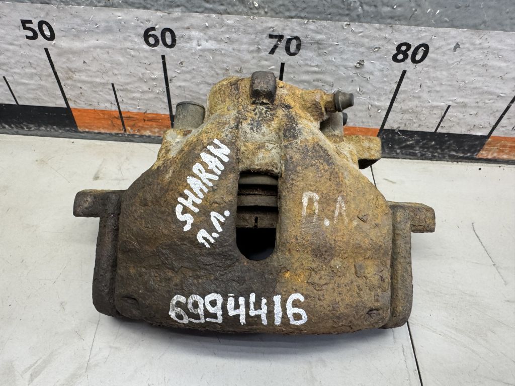 Суппорт передний левый Seat