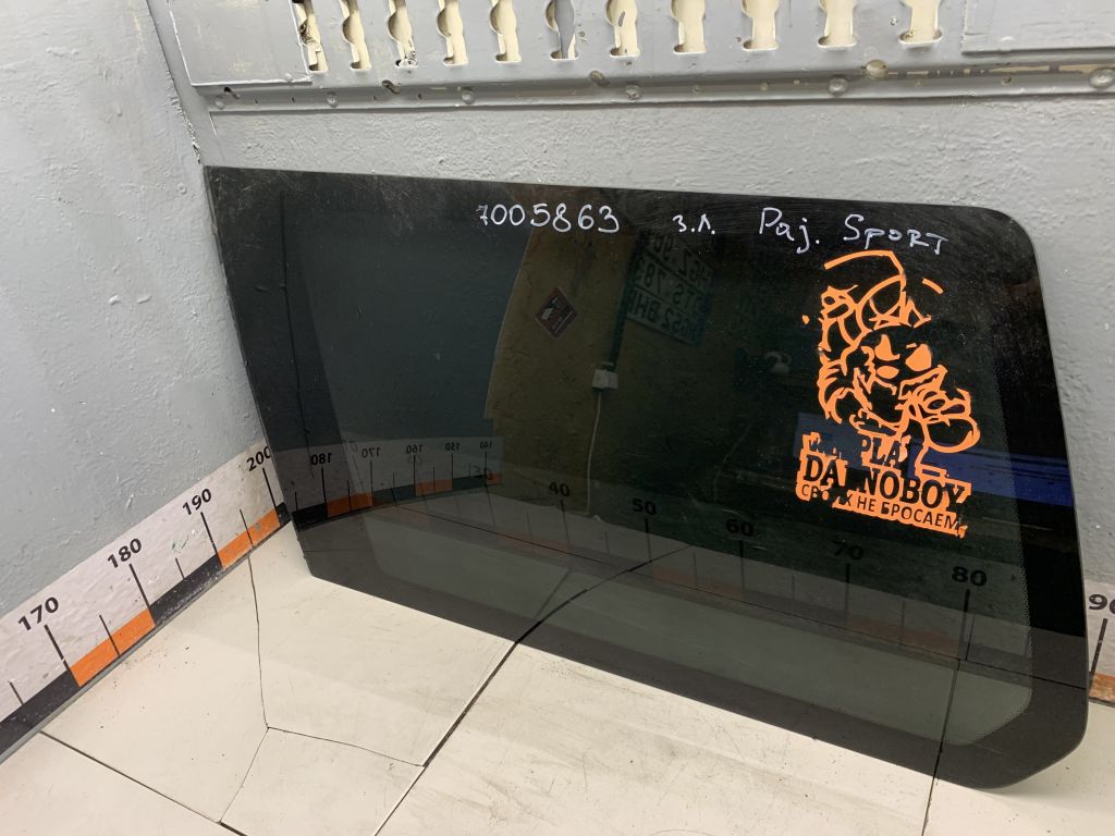 Форточка заднего левого крыла 