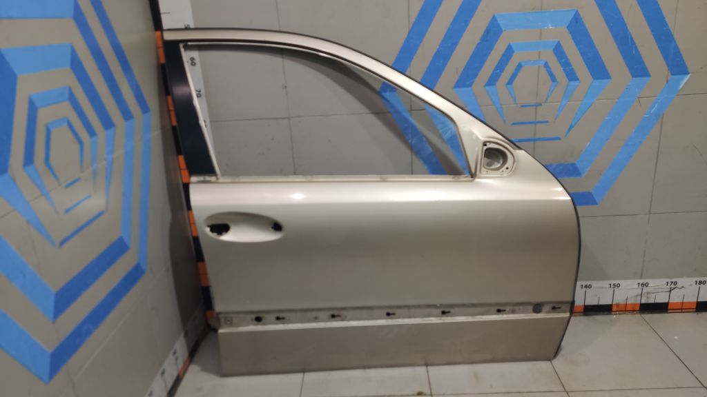 Дверь передняя правая Mercedes